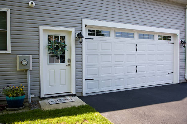 24/7 Emergency Garage Door Panel Replacement experts in Quartz Hill, CA